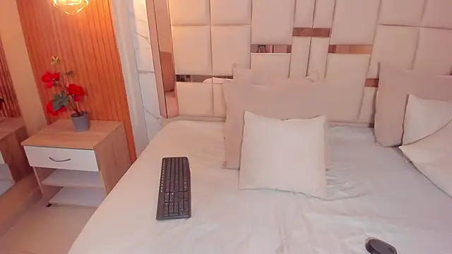 Snapshot of samantha_quinnn chatting on February 22, 8:40 pm samantha quinnn online show from February 22, 8:40 pm