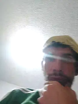 Snapshot of Surf_boy8 chatting on November 26, 6:25 am Surf boy8 online show from November 26, 6:25 am