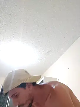 Snapshot of Surf_boy8 chatting on November 27, 2:57 am Surf boy8 online show from November 27, 2:57 am