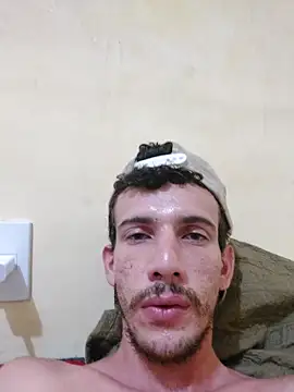 Snapshot of Surf_boy8 chatting on November 28, 12:35 am Surf boy8 online show from November 28, 12:35 am