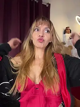 Snapshot of __PrettyWoman__ chatting on November 30, 11:31 pm PrettyWoman online show from November 30, 11:31 pm