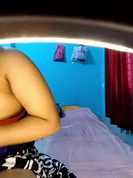 Snapshot of priya2098 chatting on February 25, 5:17 am priya2098 online show from February 25, 5:17 am