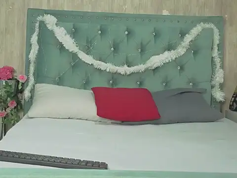 Apriil Sweett online show from December 3, 1:42 pm