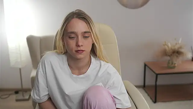 Snapshot of SharleneTaymon chatting on November 27, 9:00 am SharleneTaymon online show from November 27, 9:00 am