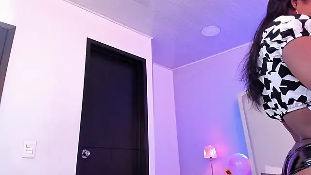 salome moon  online show from December 18, 11:38 am