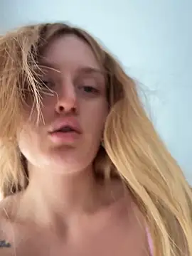 madlynginger online show from December 22, 12:57 pm