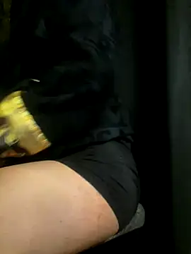 Snapshot of mcylzsd chatting on November 27, 1:18 am mcylzsd online show from November 27, 1:18 am