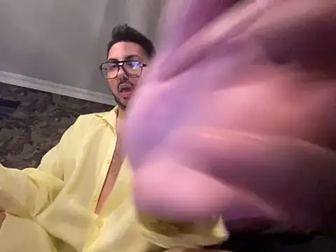 Snapshot of mcylzsd chatting on November 28, 12:19 pm mcylzsd online show from November 28, 12:19 pm