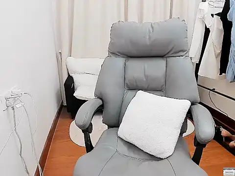 linlinjiang33 online show from December 3, 2:30 am