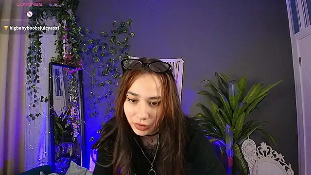 Little Shawty Witch online show from December 1, 4:12 pm