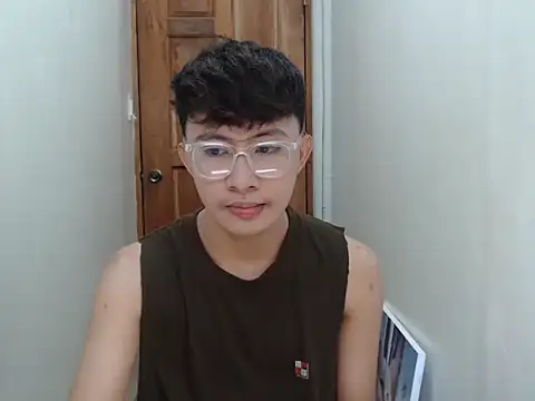 asiantwink0000 online show from December 19, 5:25 am