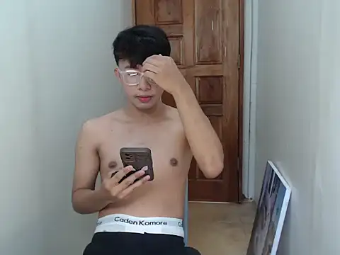 asiantwink0000 online show from December 20, 4:52 am