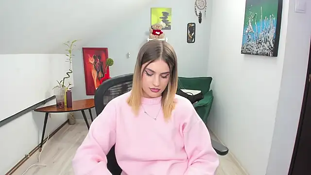 SarahOwenn online show from December 2, 1:28 pm