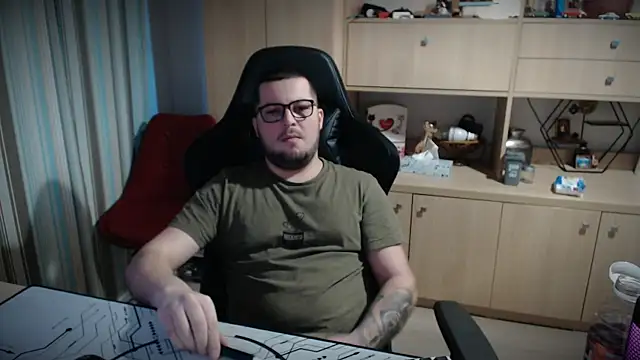 kevinnlovelly online show from December 16, 2:22 pm