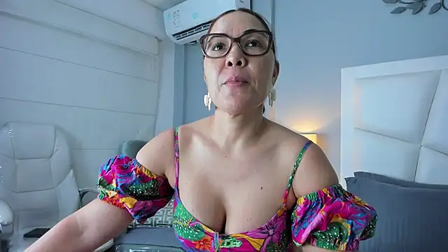 AnnaJaimes online show from April 22, 11:50 pm