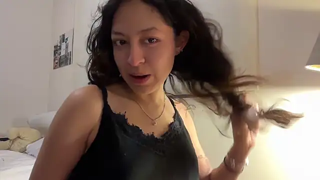 Alicatcua  online show from February 9, 3:10 am