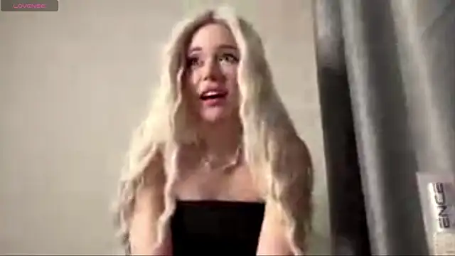 Snapshot of ElyaMur chatting on February 19, 3:30 pm ElyaMur online show from February 19, 3:30 pm