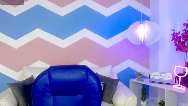 zahira1 online show from December 4, 5:21 pm