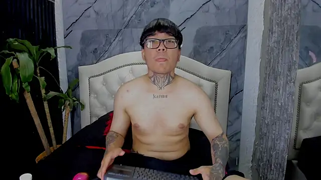 Noah West18 online show from December 2, 7:53 pm