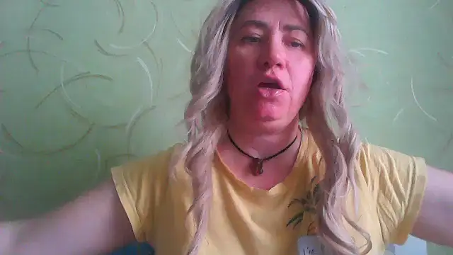 ClaireShannon online show from April 28, 8:41 am