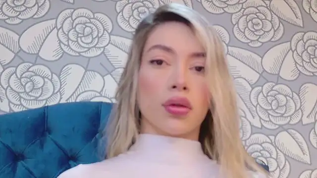 AnnaQuinn online show from December 22, 2:47 pm