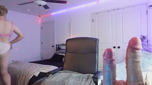 Snapshot of Mona_The_MILF chatting on December 3, 8:18 pm Mona The MILF online show from December 3, 8:18 pm