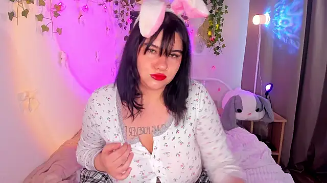 Snapshot of TinColada chatting on December 2, 9:14 am TinColada online show from December 2, 9:14 am