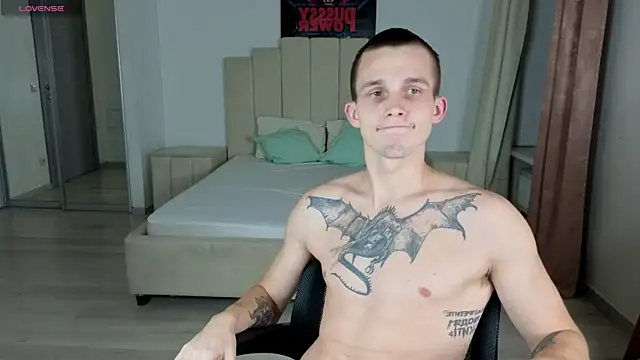 JAMES  LEE online show from December 1, 8:36 pm