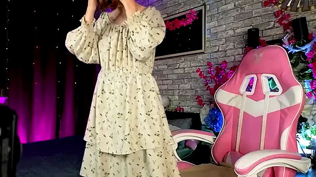 Snapshot of Mia_Mooore chatting on December 1, 2:11 pm Mia Mooore online show from December 1, 2:11 pm