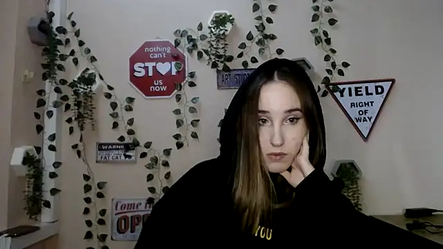 Snapshot of Moon__Lily chatting on December 1, 2:55 pm Moon Lily online show from December 1, 2:55 pm