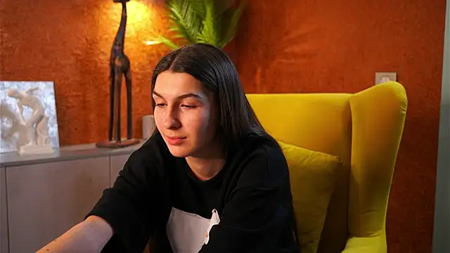 Snapshot of SongSaur chatting on December 1, 11:59 am SongSaur online show from December 1, 11:59 am