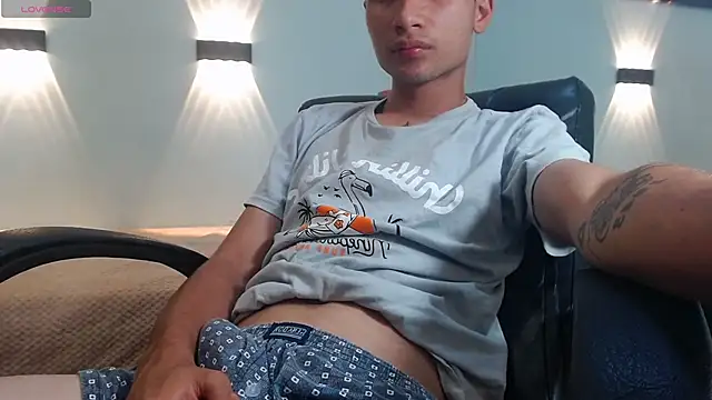 Snapshot of LucassSmith11 chatting on November 29, 3:48 pm LucassSmith11 online show from November 29, 3:48 pm