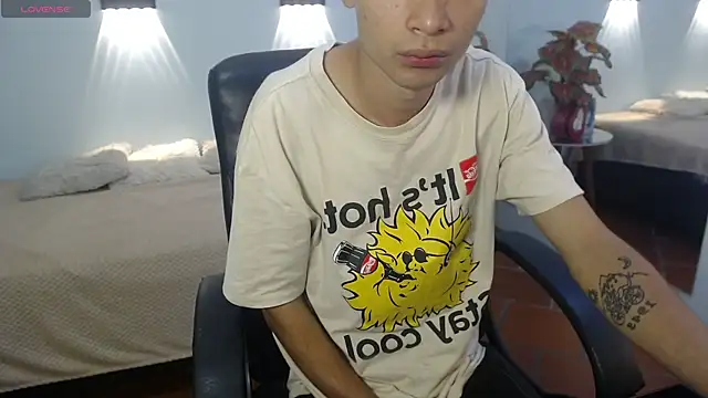 LucassSmith11 online show from December 18, 11:49 am