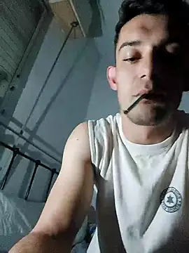 Snapshot of OnlyOneMen chatting on December 3, 12:07 am OnlyOneMen online show from December 3, 12:07 am