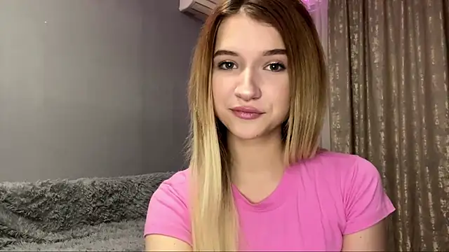 Snapshot of VikkiWittel chatting on December 1, 4:56 pm VikkiWittel online show from December 1, 4:56 pm