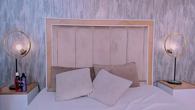 Snapshot of Naomii_BDSM chatting on December 1, 7:08 pm Naomii BDSM online show from December 1, 7:08 pm