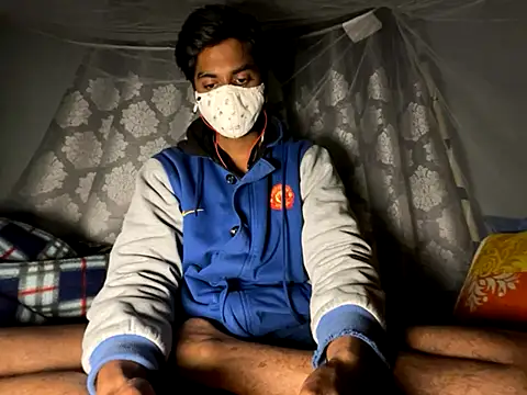 Snapshot of hunterboy2001 chatting on December 1, 4:34 pm hunterboy2001 online show from December 1, 4:34 pm