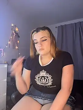 kira velour online show from December 18, 12:17 am