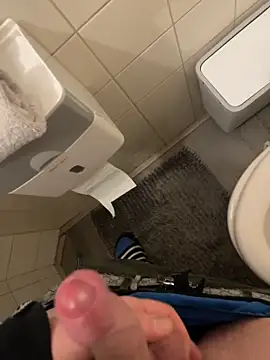 Snapshot of DutchMiracle26 chatting on January 6, 1:31 am DutchMiracle26 online show from January 6, 1:31 am