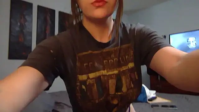 Snapshot of athenalynne chatting on December 5, 2:20 am athenalynne online show from December 5, 2:20 am