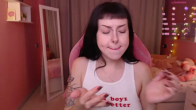 Snapshot of Eliza_Bennet chatting on December 1, 10:31 am Eliza Bennet online show from December 1, 10:31 am