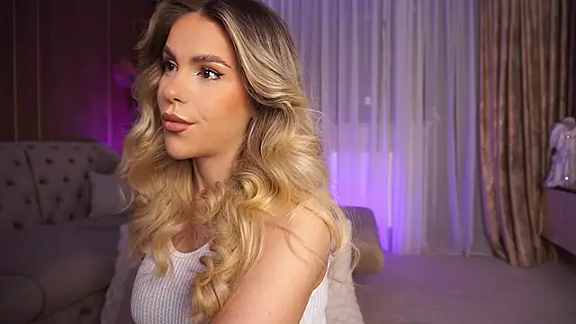 ChloeVelvetx online show from December 4, 10:07 pm