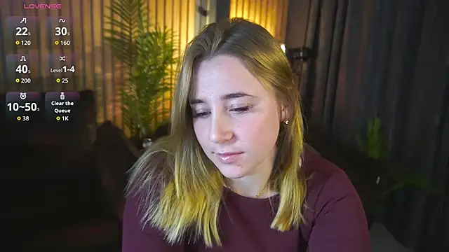 KailaVoss online show from December 3, 9:18 am