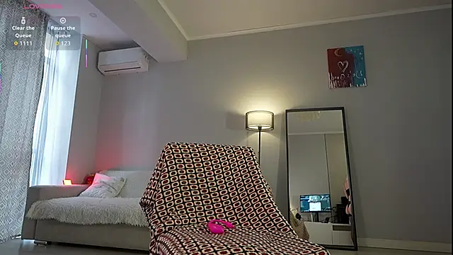 yoursecretloveee online show from February 16, 9:05 am