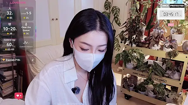 nayomi 34f online show from April 20, 7:44 am