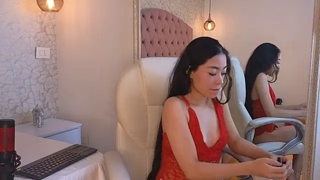 viiolet whitee online show from December 15, 8:13 pm