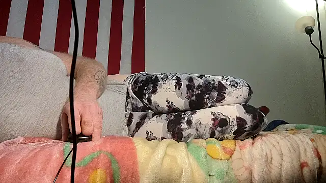 Snapshot of Olewrench35 chatting on December 2, 5:19 pm Olewrench35 online show from December 2, 5:19 pm