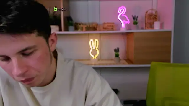 Snapshot of leo_valor chatting on December 16, 2:22 pm leo valor online show from December 16, 2:22 pm