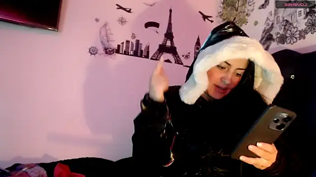 MisNicol online show from January 17, 1:05 pm