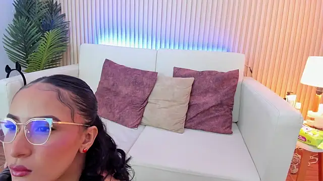 Samantha luv  online show from December 16, 12:48 am